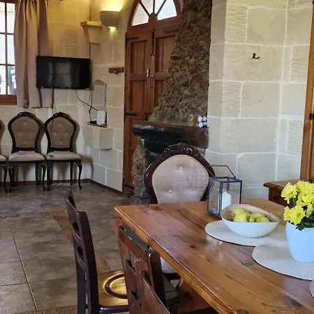 Sunset Castle House With Pool וילה *