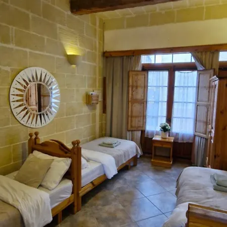 Sunset Castle House With Pool וילה
